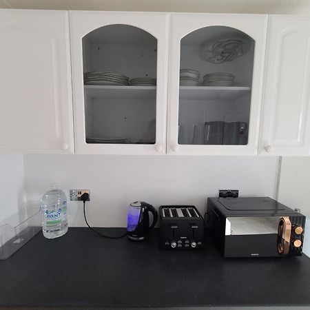 Roomz-Gatwick-London-Airport Parking-Travel Service Ifield Ngoại thất bức ảnh