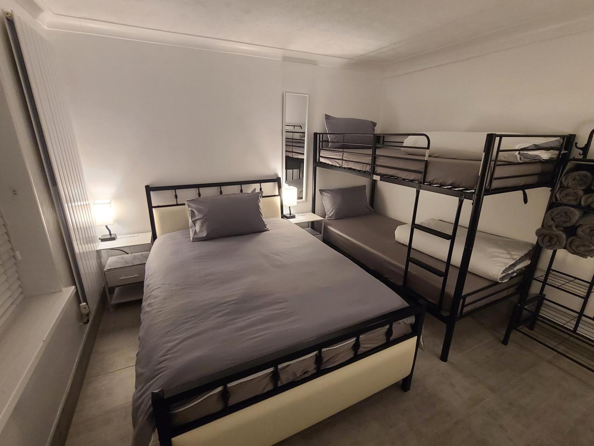 Roomz-Gatwick-London-Airport Parking-Travel Service Ifield Ngoại thất bức ảnh