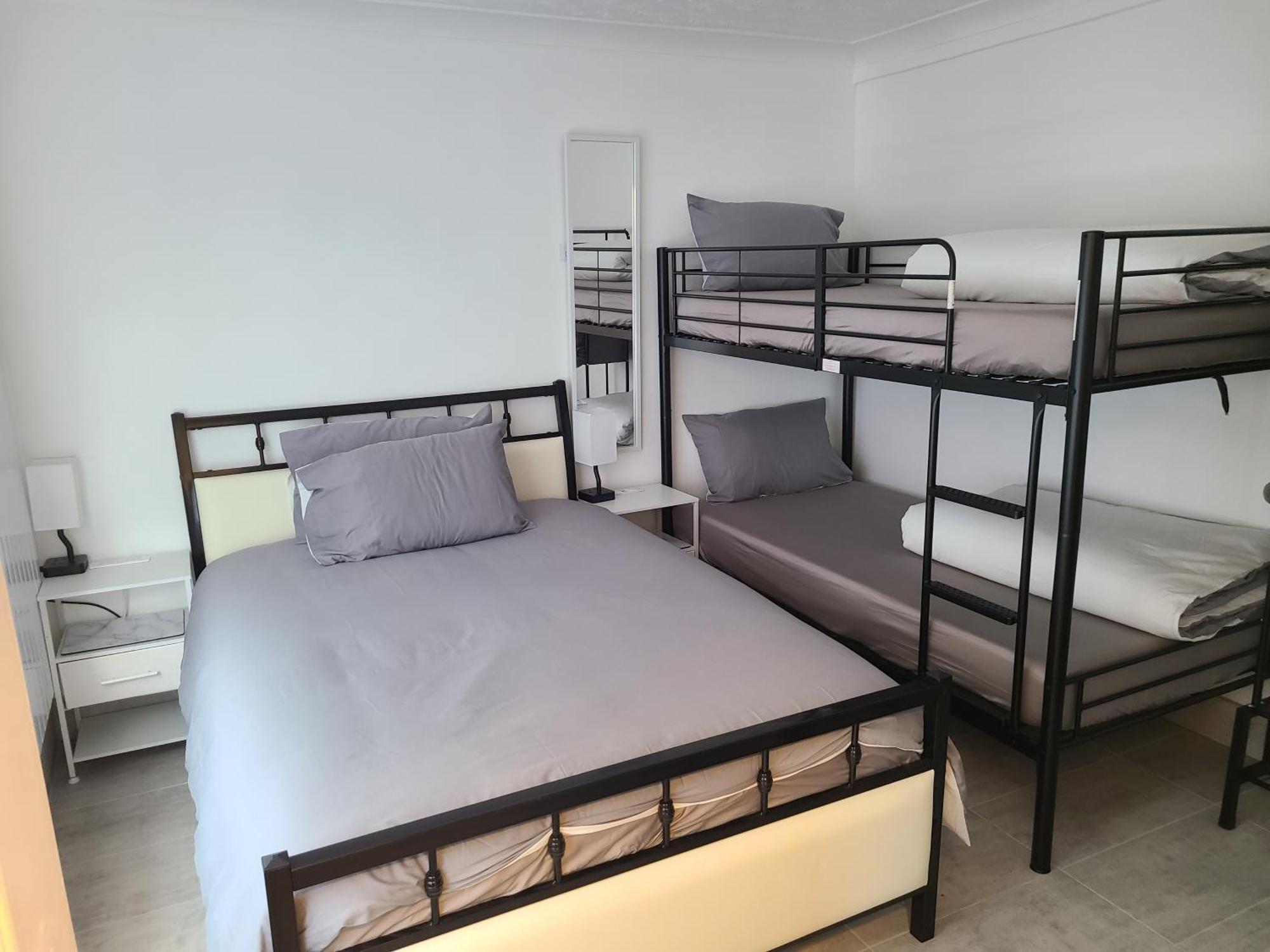 Roomz-Gatwick-London-Airport Parking-Travel Service Ifield Ngoại thất bức ảnh
